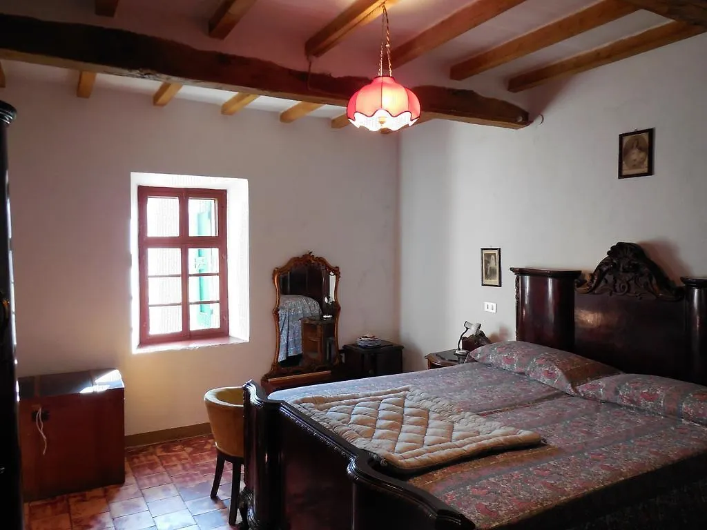 Alloggio per agriturismo Casanuova Villa Tizzano Val Parma Italia